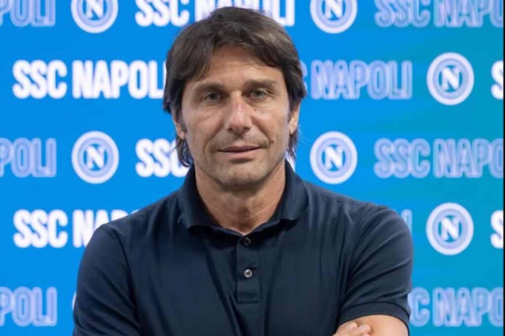 Antonio Conte alla presentazione come nuovo tecnico del Napoli