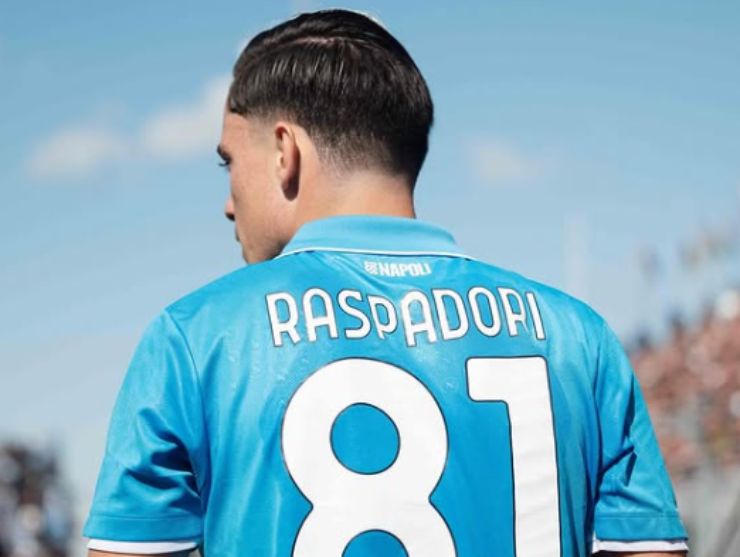 Raspadori durante una partita estiva del Napoli